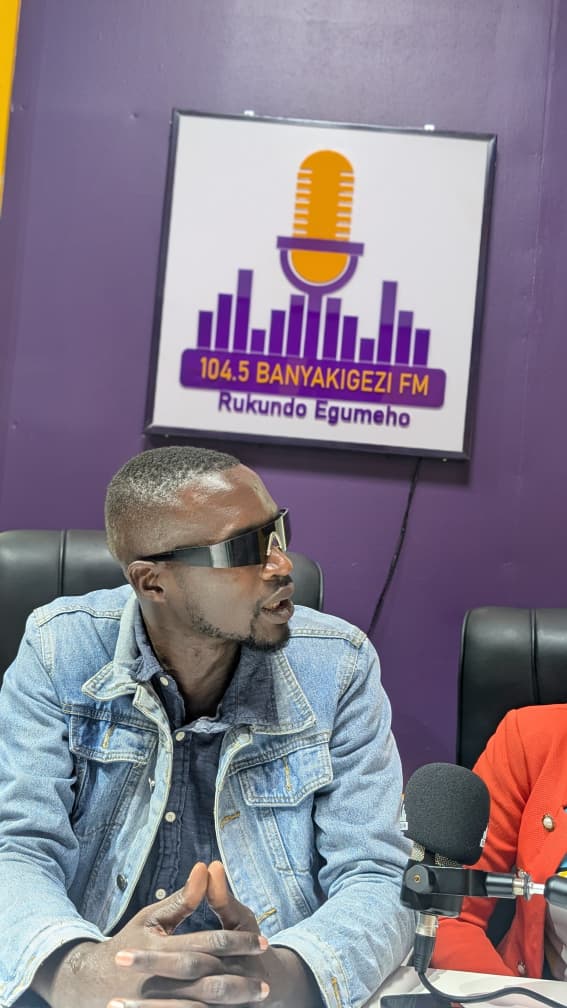 BANYAKIGEZI's tweet photo. ON AIR:#THEYOUTHVIBE with @BarnetAk
share your thoughts on What jobs are safe, and what skills should youth actually be learning?
Nasser Art & Daphine are here to share with us.
#youthTalk
#Banyakigezifm https://t.co/8524Cu8rrj