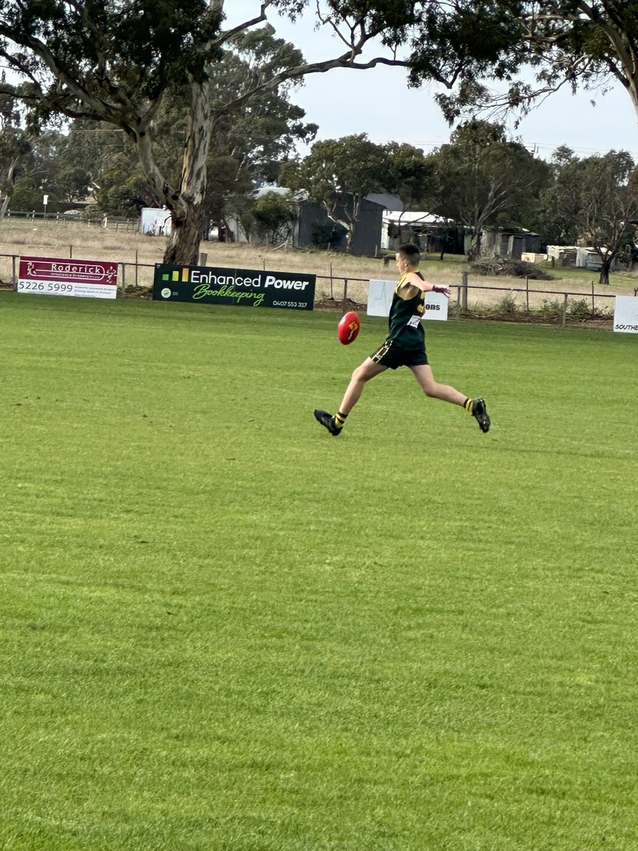 ejh_85's tweet photo. 🏉 U16 – Leopold Lions 2 🦁

Leopold Lions 4.6.43 were defeated by Anakie Roos/Lara 2 U16 14.16.100

Sometimes it’s the small wins, and today, although we didn’t get the result on the scoreboard, we started with 18 and finished with 18 💪

Today we celebrated Kyan’s 100th game. https://t.co/D1hCB5cU4I