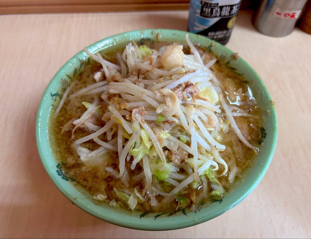 rin_uroncha_mmm's tweet photo. ラーメン二郎 京成大久保店

ミニらーめん
✅野菜少なめ
✅アブラ

約半年ぶりの二郎。
細胞という細胞に染み渡った🫶🏻💕︎

もはや大久保二郎を食べるために生きてるまである。
完飲出来ずで悔しい…残った汁ほんとに持ち帰りたい… https://t.co/eAM82SSzmd