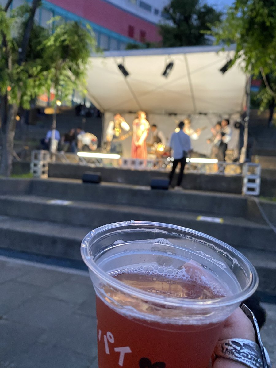 intogenso's tweet photo. #BitSummitPUNCH
#ギルドバハムート
#麦酒楽団

全種の属性ドリンク
コンプリート‼️

アルコールの力っ

なんと不思議‼️
海沿いで麦酒楽団🍻のライブで
ビール呑んでる⁉️ https://t.co/nUlhuZUIIE