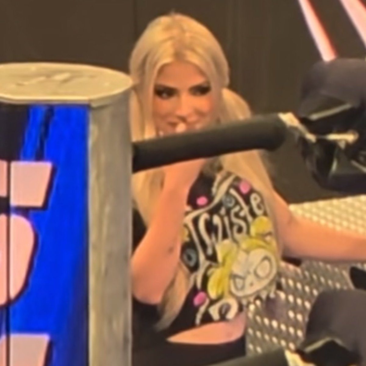 mainlyflairs's tweet photo. i always feel represented by her when she watches charlotte be a menace https://t.co/ioqk9yYKnJ