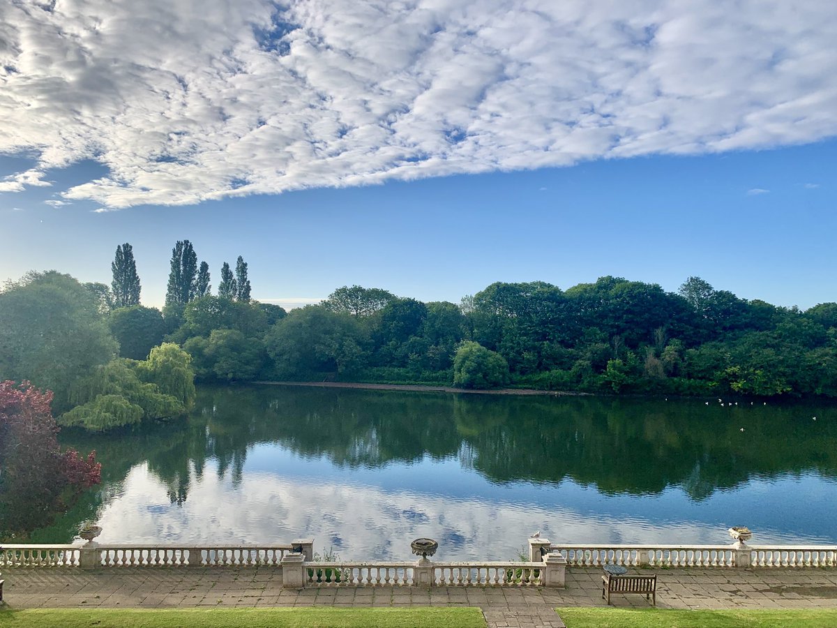 ruths_gallery's tweet photo. Gorgeous altocumulus clouds with blue sky to start the day with here at Twickenham.
But they both soon disappeared ๐ฅฒ
Enjoy your weekend whatever your plans are.
@CloudApp #twickenham #thames #viewfrommywindow #altocumulus #clouds https://t.co/lXBxgQfeuJ