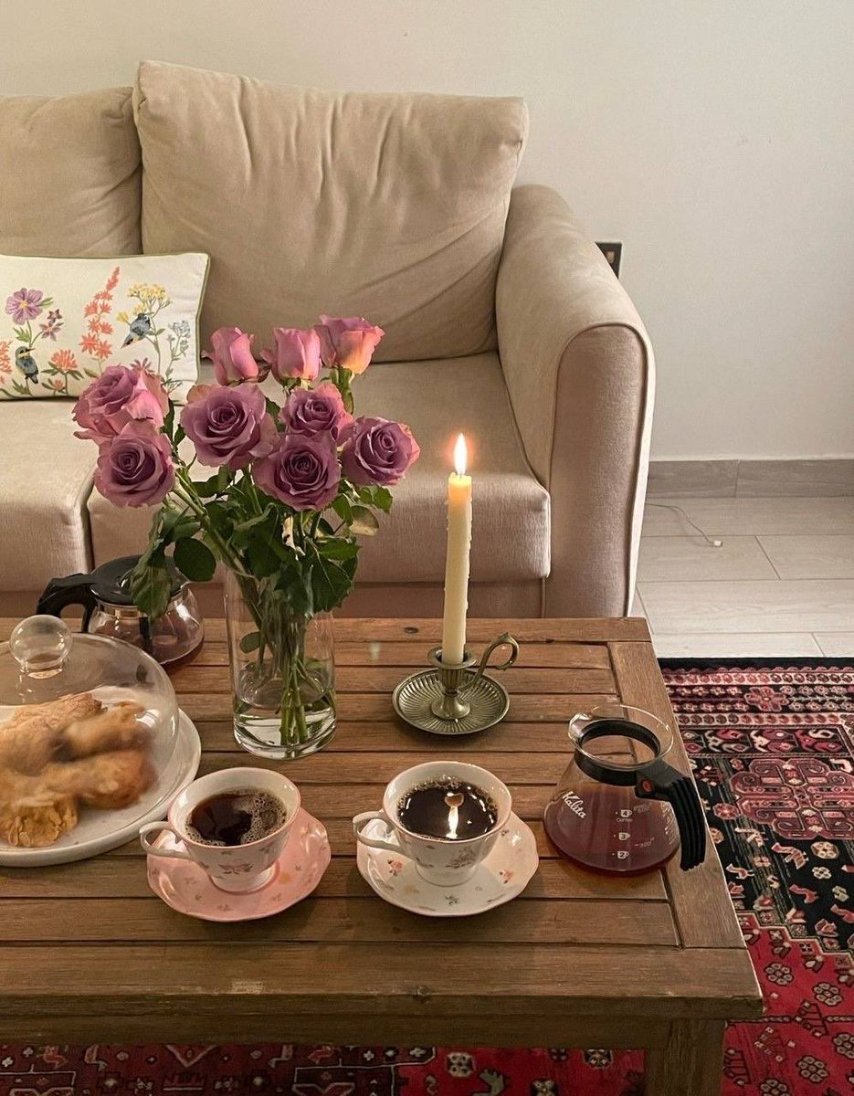 _1rxil13's tweet photo. ربّما ربّما... هي علاقة طرديّة
بين تقدّمنا بالعمر،
وتفضيلنا للهدوء وساعات الصباح الأولى على كلّ أوقات اليوم. https://t.co/uzwkJuZv6Q