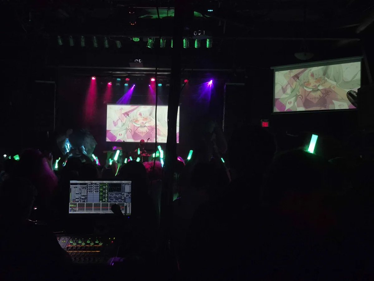 vicyush's tweet photo. Had a blast partying at Hatsune Miku Digital Stars last night! Shoutout to the gang for a great time and thank you to @stargazermellu for the BART merch!!! https://t.co/fJ6wHVL0Qf