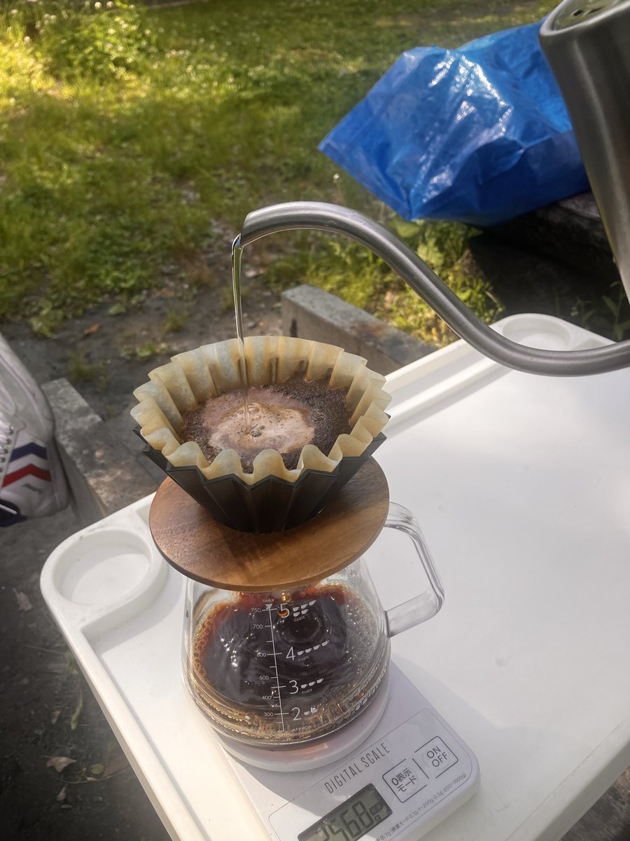 QtaOba's tweet photo. 天気が良いのでお外で珈琲☕️
気持ちよいね〜。
美味しいねー。 https://t.co/UzYI3Js4JE
