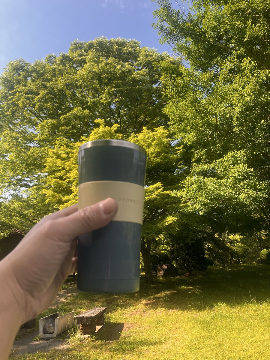 QtaOba's tweet photo. 天気が良いのでお外で珈琲☕️
気持ちよいね〜。
美味しいねー。 https://t.co/UzYI3Js4JE