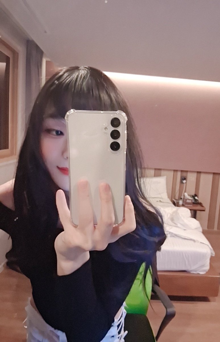 린 tweet media