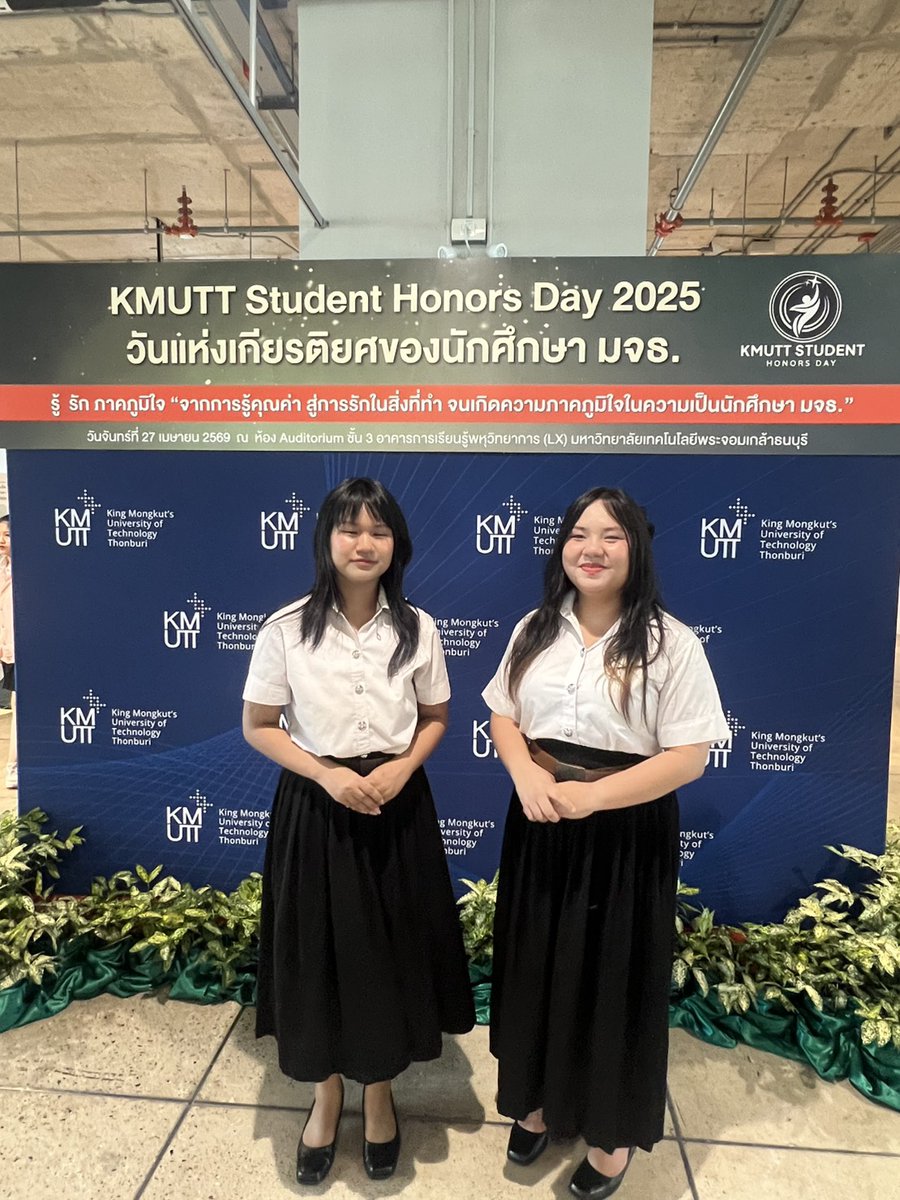 MediaTechKMUTT's tweet photo. น้องๆ ทั้ง 3 คนเรียน Game Development
และ Digital Media Technology

รางวัลนี้สะท้อนความทุ่มเท
ในการขับเคลื่อนกิจกรรมนักศึกษาตลอดปีที่ผ่านมา 🙌

อ่านเพิ่มเติม → [link Facebook] https://t.co/anG2O576be