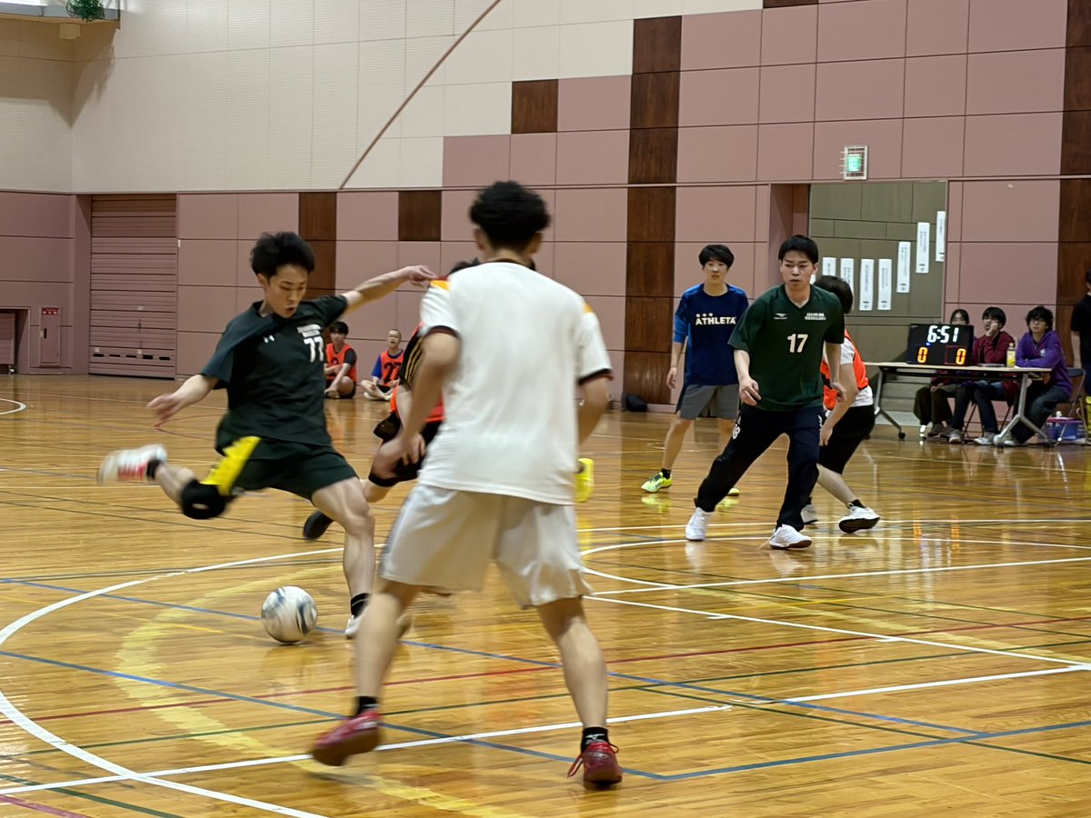 mit_fes_sub's tweet photo. フットサル準決勝（Bコート）

黄ブロック1位　アトリエファンタ
緑ブロック1位　LOSER'S https://t.co/vP446eiCT7