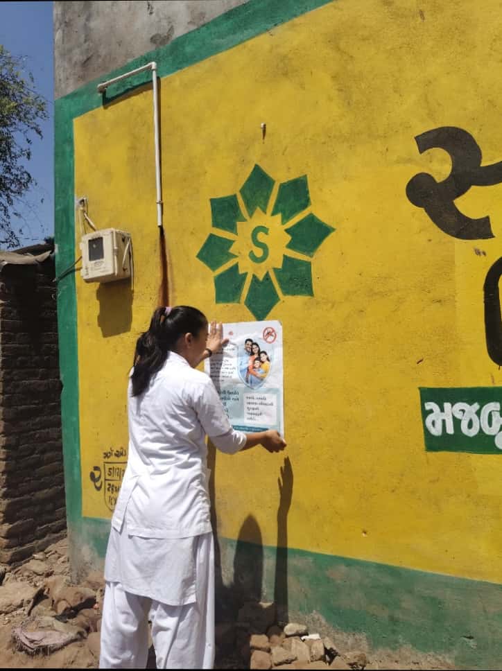 SbccUrban's tweet photo. આજ  રોજ ૧૬ મે ના રોજ રાષ્ટ્રીય ડેન્ગ્યુ દિવસ ના ભાગ રૂપે લોકો માં જાગૃતિ આવે તે મુજબ IEC તેમજ ટાંકી ફળિયા, દિવાન બંગલા વિસ્તાર મા સર્વે કામગીરી કરવામાં આવી હતી.જેમા UPHC મેડિકલ ઓફિસર, સ્ટાફ તેમજ ફિલ્ડ સ્ટાફ હાજર રહ્યા હતા.
@collectorcu @DDOCUdepur @dieco_cu_health @NHMGujarat https://t.co/g7UemuUCF7