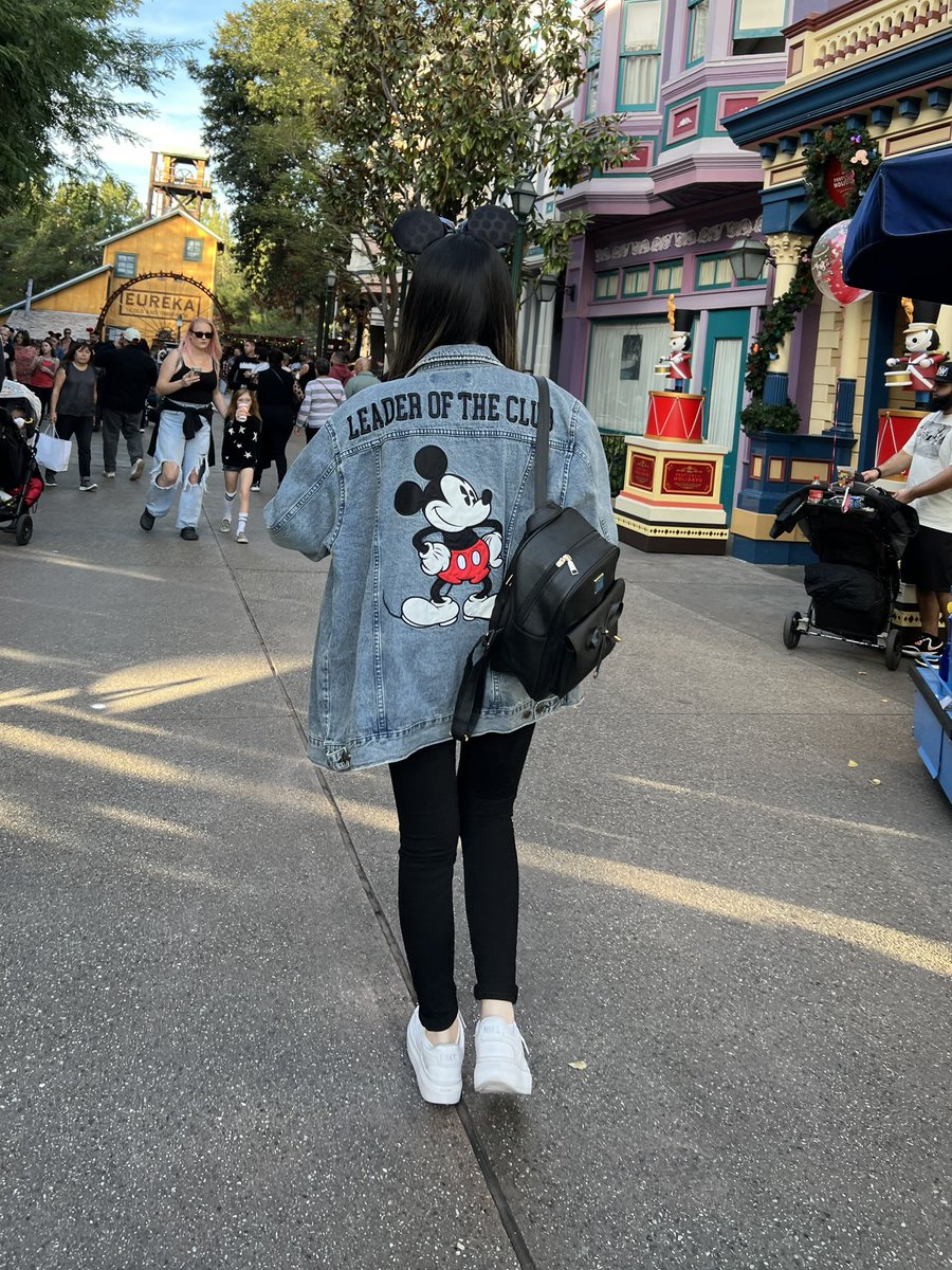LusheLouv's tweet photo. ←4年前      今日→

何歳になっても
ディズニーはワクワクする🏰✨ https://t.co/yzyzKMiKQ2