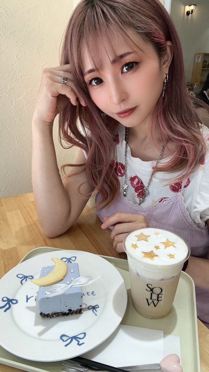kagetsuomi's tweet photo. いつも可愛いケーキとドリンクで推せるお店💕
PR #新宿御苑 #SOLEW https://t.co/3VCRFXeTv2