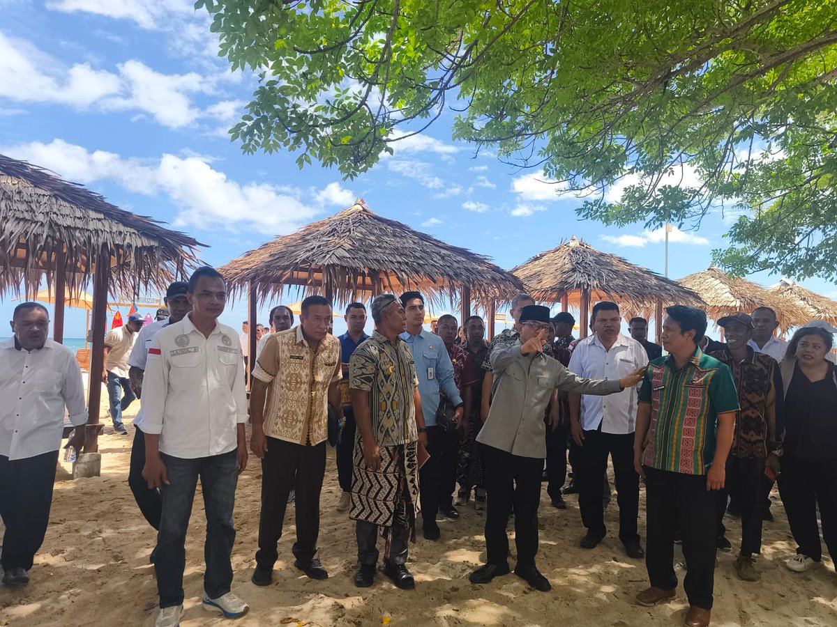 lienadap's tweet photo. Kunjungannya Menteri Desa Yandri Susanto ke BUM Desa Damai, Desa Lifuleo, Kupang, NTT mengingatkan pentingnya Kolaborasi dalam peningkatkan Ekonomi masyatakat. 

@YandriSusanto
@ArizaPatria
@SetnegRI

#KementerianDesaPDT
#BPSDMKementerianDesaPDT
#BUMDesaDamaiLifuleoNTT
#Kolaboras https://t.co/iCU9SO1R04