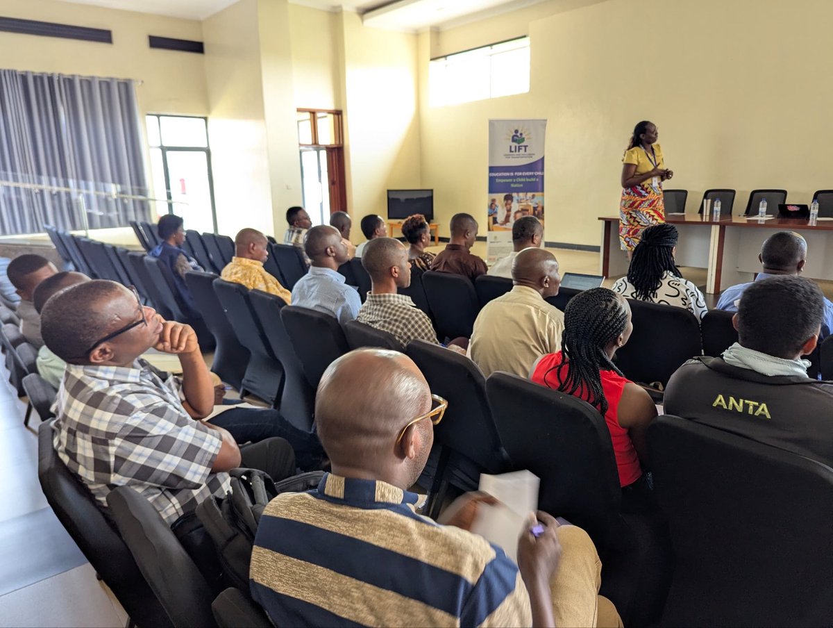 fmiubumuntu's tweet photo. Yesterday, the 2-day training organized by the Gisagara Consortium Team under the @LIFT_Rwanda Program officially concluded, bringing together stakeholders including PSF, BDOs, SEOs, district education officers, head teachers, and SGAs to strengthen collaboration 1/3 https://t.co/ypnpGPxCEj