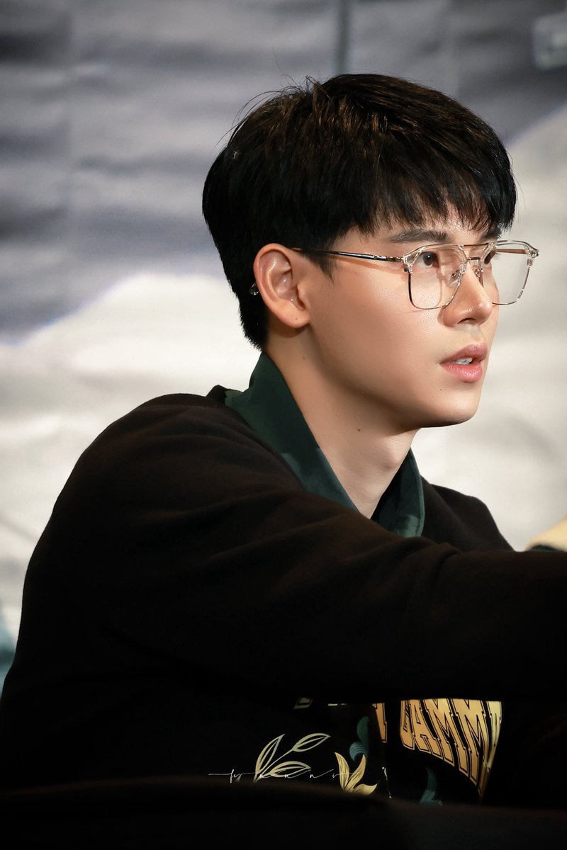 yyyyinft's tweet photo. 𝟮𝟲.𝟬𝟱.𝟭𝟲

หล่อวะ

#HDY_YINWAR2NDFANSIGN
#yinyin_anw @yinyin_anw https://t.co/TU6VkKhhHD