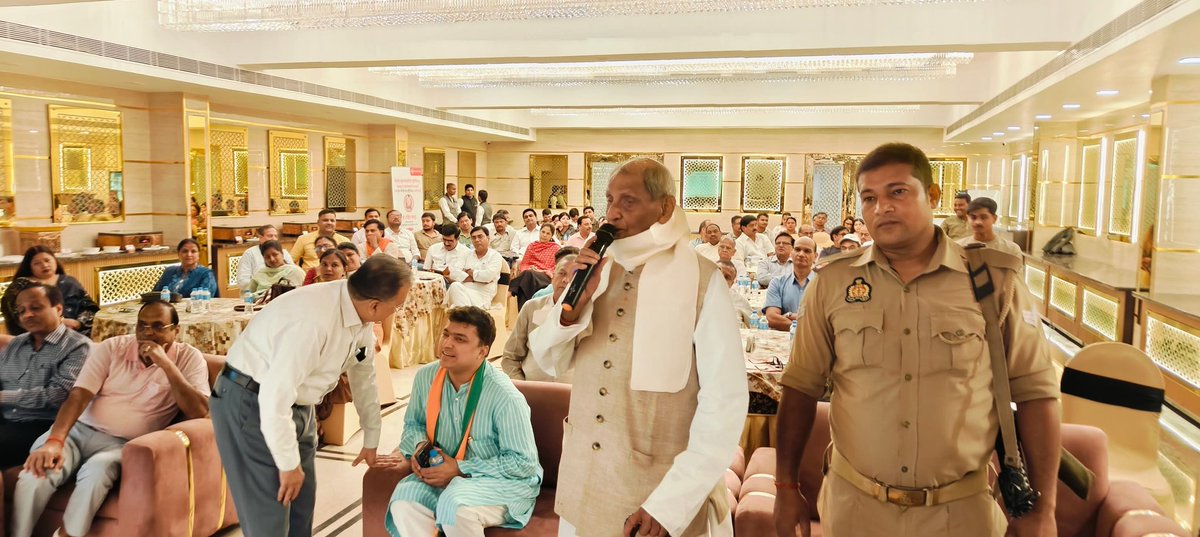 RewatiRamanMP's tweet photo. कल होटल ग्रैंड कांटिनेंटल में #मेदांता_हॉस्पिटल लखनऊ द्वारा आयोजित #सेहत_संवाद कार्यक्रम में सहभागिता की।

मेदांता के वरिष्ठ डॉक्टरों ने #हार्ट_अटैक व #ब्रेन_स्ट्रोक से बचाव की महत्वपूर्ण जानकारी दी।

गरीबों के बेहतर इलाज एवं सुलभ स्वास्थ्य सेवाओं को लेकर अपनी चिंता व्यक्त की। https://t.co/FYb4aRwTAe