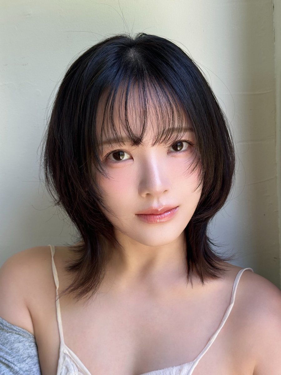jun_amaki's tweet photo. 【グラビア卒業🎓撮影会】
5月17日10:00〜予約開始！
https://t.co/kd1n2GssX0
セッション６０名
天木じゅ���撮影各部１５名
これが本当に最後の…
グラビアイベントです☺️🌸
皆様、明日朝ご予約お待ちしてます。 https://t.co/SaZO1i8U4S