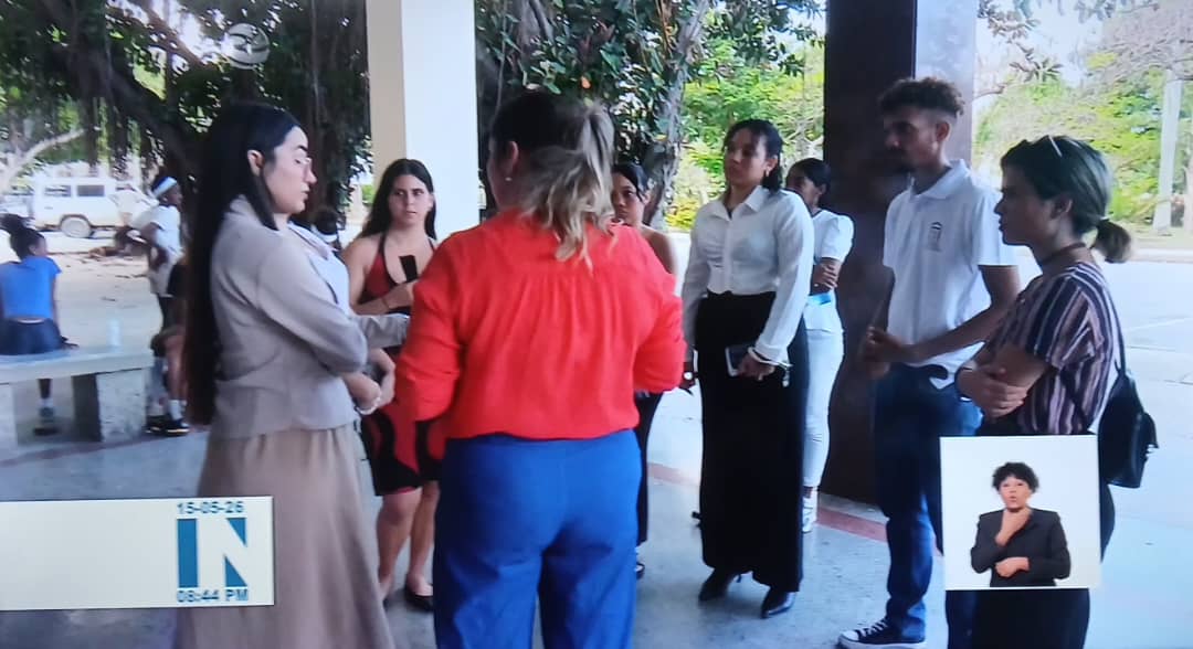 Yojaniers's tweet photo. Nuestros jóvenes protagonistas de la #RedJuvenilComunitaria y #MiBarrioPorLaPatria 
Así lo han demostrado juntos al @ConsejoPrado la @UJCdeCuba la @AsambleaCuba el @MTSS_CUBA entre otros. 
🇨🇺⚖️❤️ Nos mueve la vocación de servidores públicos y el amor por #Cuba
@Oscar_CubaTSP https://t.co/AGGeqyTApO