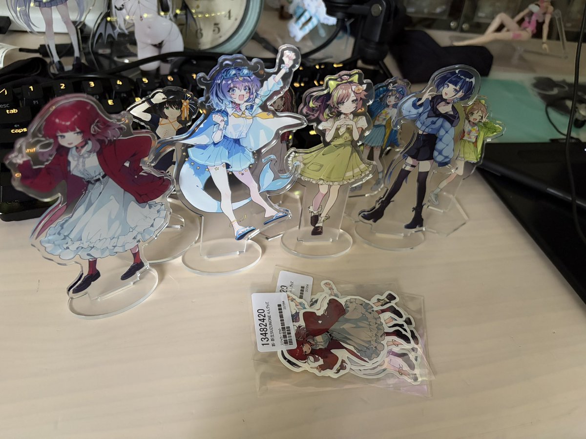 ステッカー×2(?!)とアクスタあわせてお迎え感謝！！！☺️ いつもより