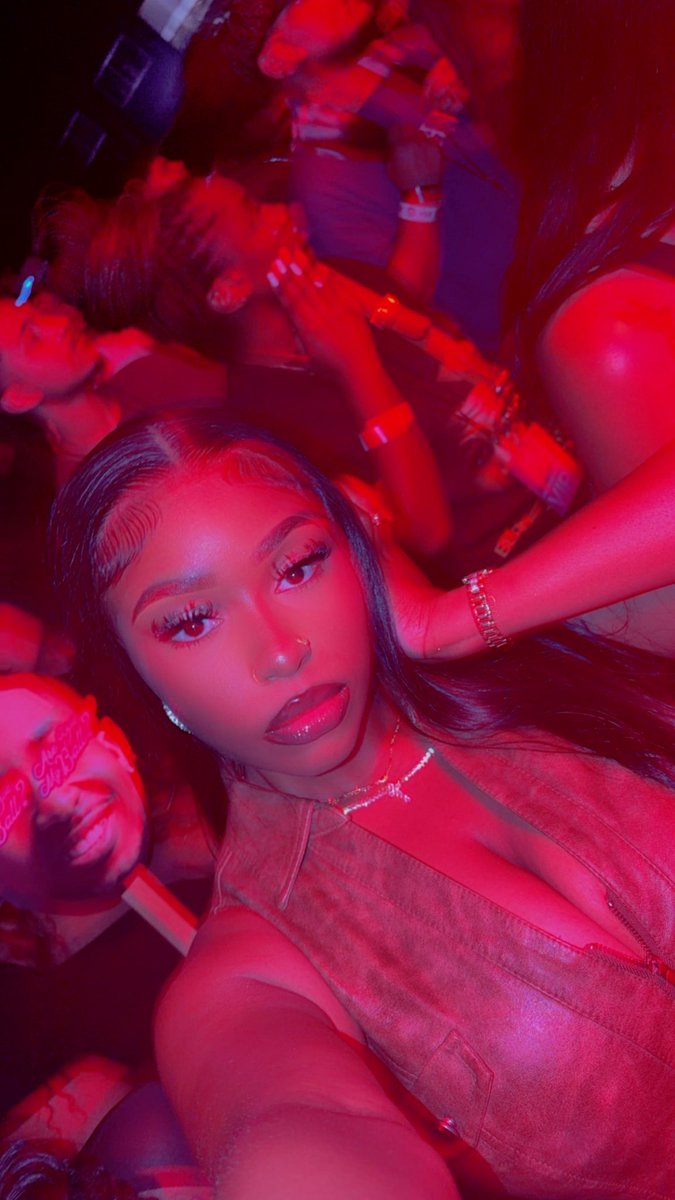 Tiatalks19's tweet photo. Red light going crazyyy 🚨 https://t.co/1OgrDODWwV