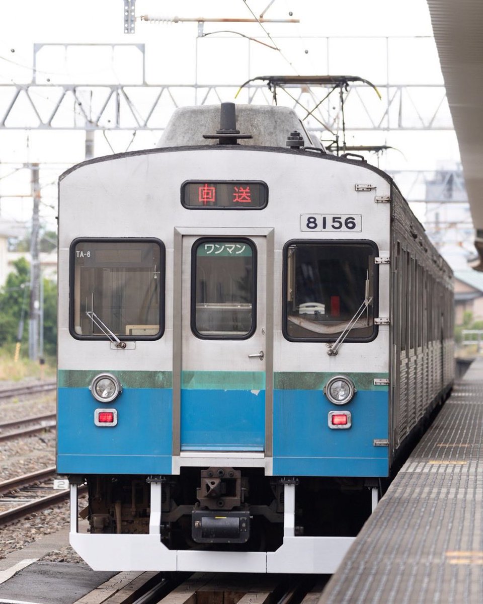 20260516 伊豆急8000 こんどはA6。 青は微妙ですが、黒と水色以外は1