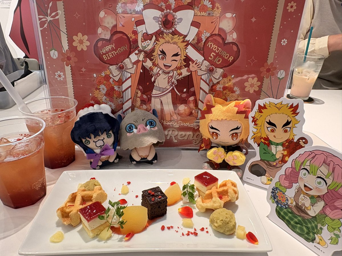 maoroserabbit's tweet photo. 煉獄さんバースデー来れて良かった❤️
安定の義勇(笑)来たからドリンク2つ追加したら、推し2人来たぁ〜❤️
大成功🥰✨ https://t.co/YtvyKWjppb