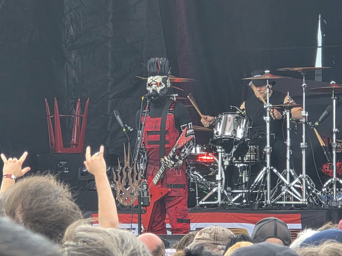 SaccharineDawn's tweet photo. DOPE and Static-X. Two industrial-nu metal legends! Fucking cool as hell 🔥
#DOPE #StaticX #SonicTemple2026 https://t.co/gfB08vJU3z