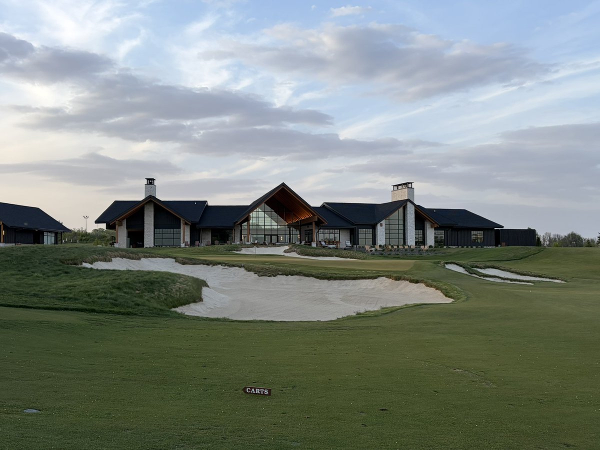 cbadair21's tweet photo. Mapleton Golf Club in Sioux Falls was better than expected. South Dakota and “flat” here don’t match up. And it’s great. 

Wonderful land movement. Exciting, undulating greens. Thoughtful short par 4s. Expansive bunkering with a rugged feel that plays so well here. 

A proper but unstuffy club.  Thoroughly enjoyed it. 

Really want to get to Lost Rail now to take in Scott Hoffman on his other solo.