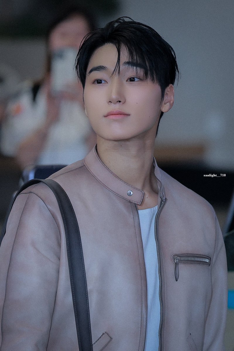 sanlight__710 tweet media