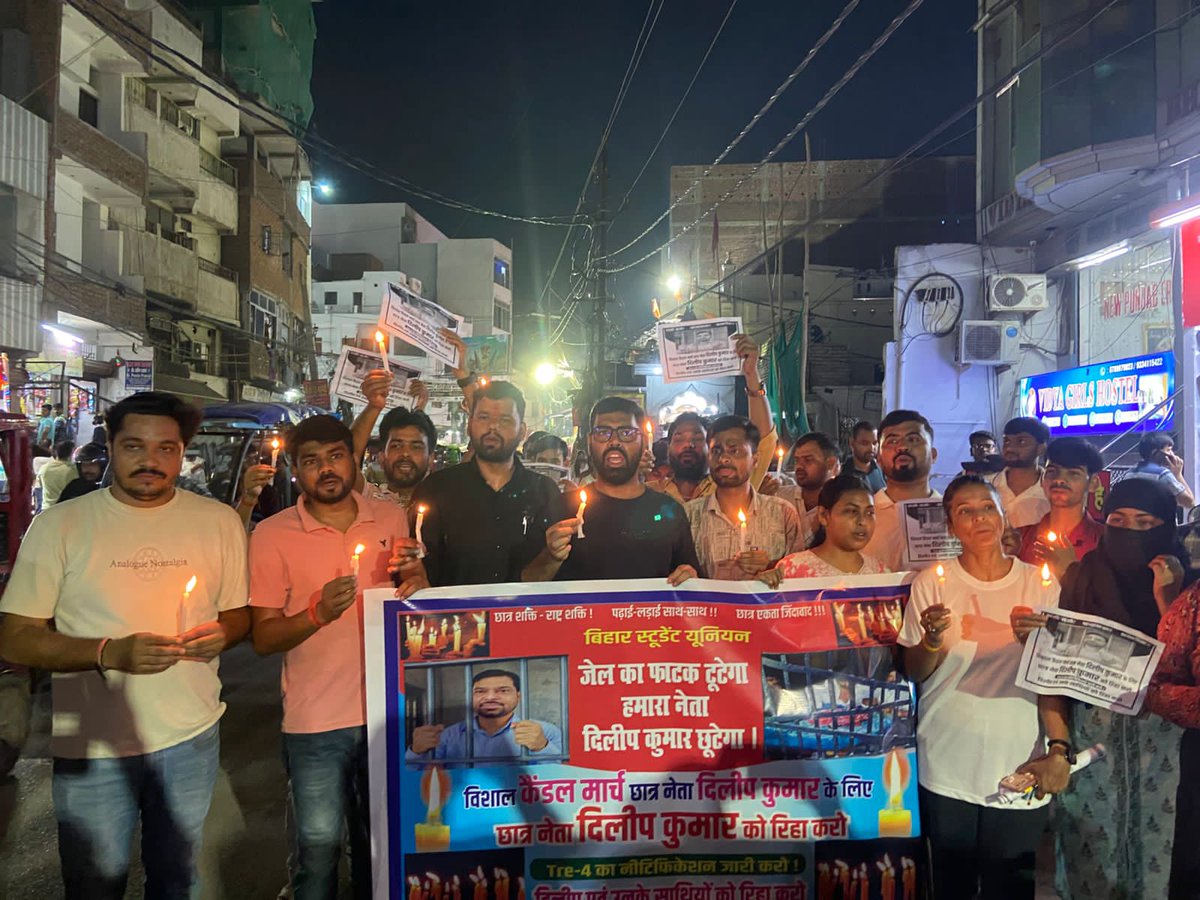 DileepY51270176's tweet photo. पटना में  छात्र नेता दिलीप कुमार, शाहबाज और अन्य अभ्यर्थियों की रिहाई के समर्थन में कैंडल मार्च का आयोजन किया गया।
#CMSamratChaudhari https://t.co/Pg73ebgohg