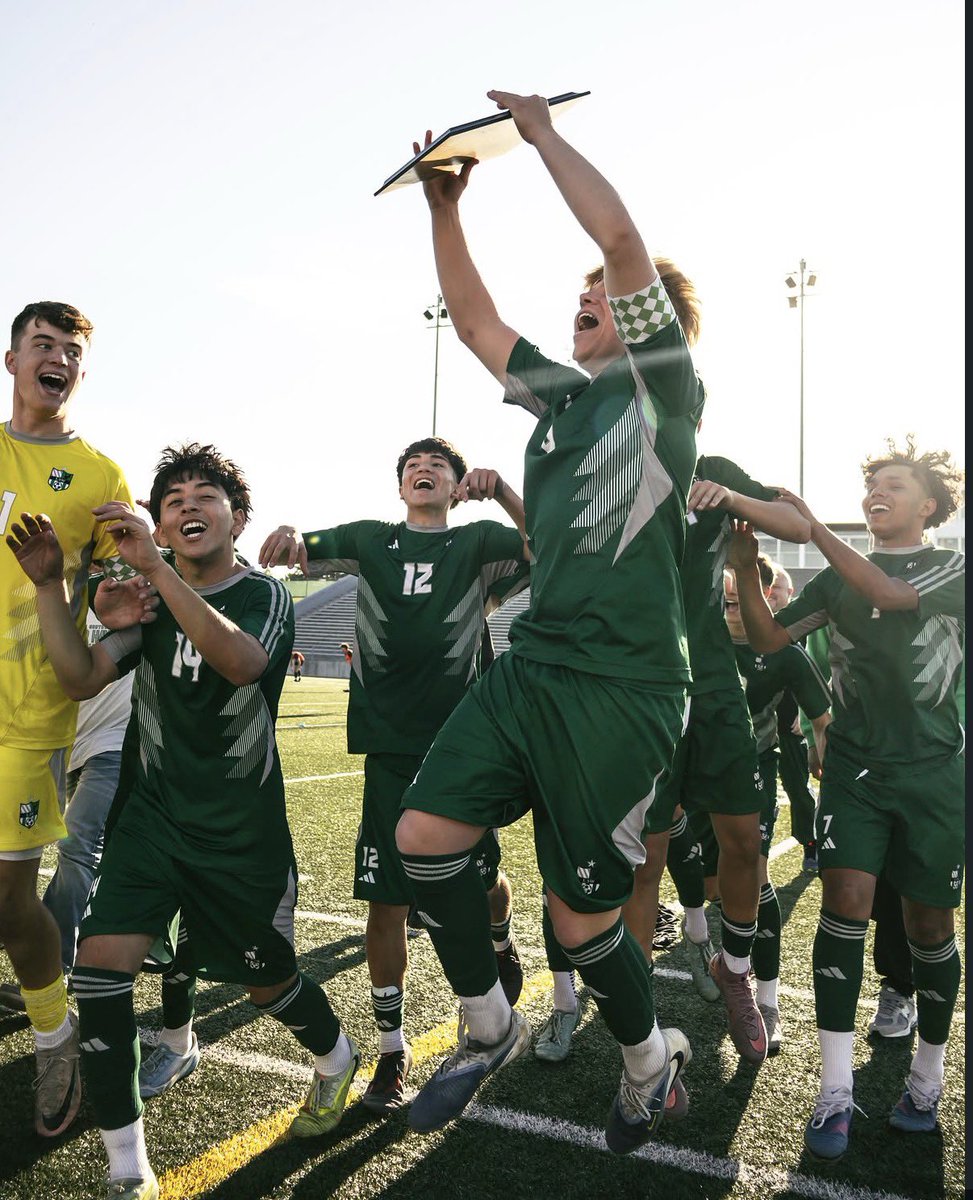 Barstool(BOYS BASKETBALL CHAMPS)HAWKS tweet media