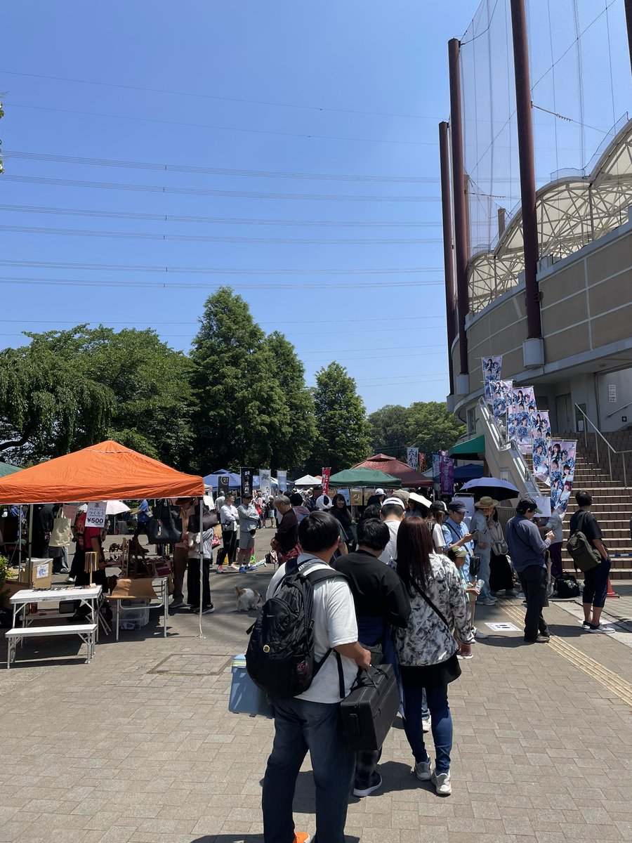 kakt_007's tweet photo. 本日はUDトラックス上尾スタジアムにて
#栃木ゴールデンブレーブス との #BCLASICO 🔥
球場外では #AGETAKE も盛り上がっています!
試合は13時プレイボール⚾️
今日、明日は特に上尾が熱い!
本日はよろしくお願いいたします😊
#埼玉武蔵ヒートベアーズ https://t.co/ibILMWonrs