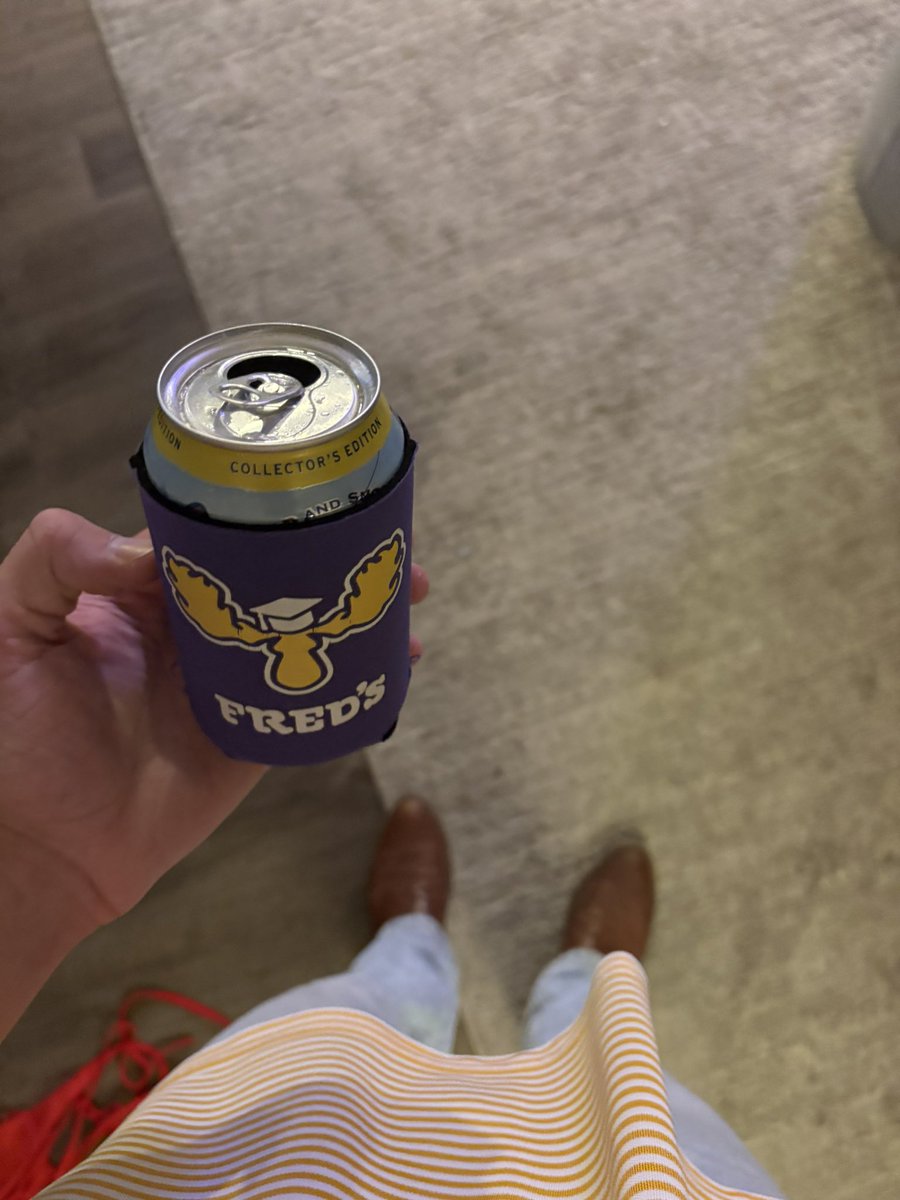 brownxtratuf's tweet photo. Brown Xtratuf has graduated so I felt the coozie was fitting

Forever LSU! https://t.co/bY6wBwCZqu