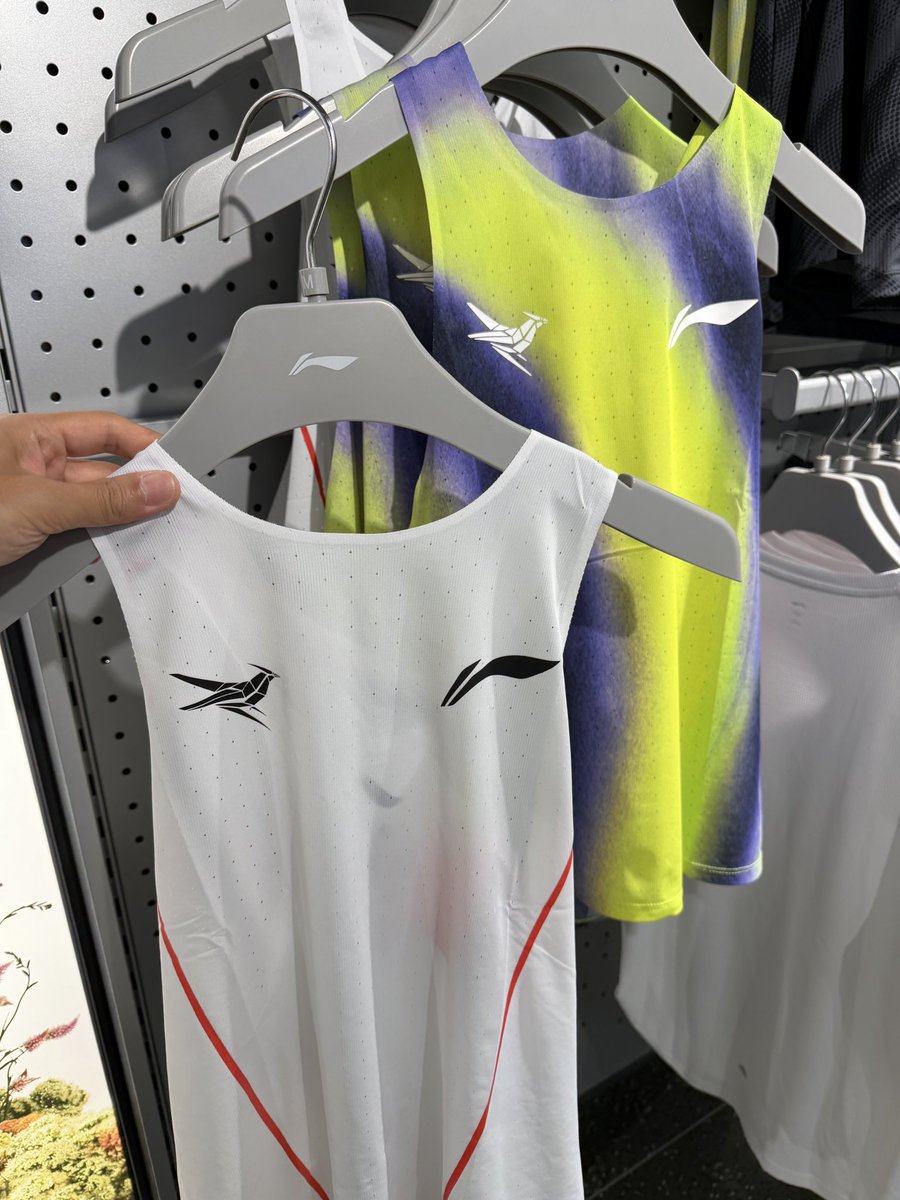 ddj_running's tweet photo. LI-NING って安いね。
シングレット4,000円弱だよ。 https://t.co/7ZEd4V4Ipj