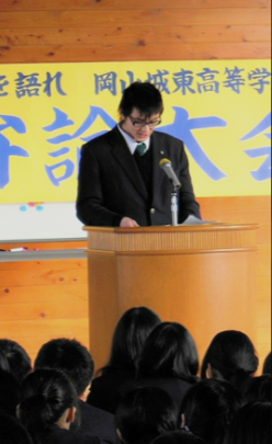 nuna_hanuru's tweet photo. 風君高1の時(2014)にクラス代表として校内弁論大会に出てたんだね

スピーチの内容は「リア充になりたい」

ネットの情報に振り回されることなく目の前の現実や自分自身の人生を充実させたいという内容のスピーチだったようです

人前で堂々と話す姿に逞しさを感じるわ💖

＃藤井風　＃fujiikaze https://t.co/RDhWv8AXYW