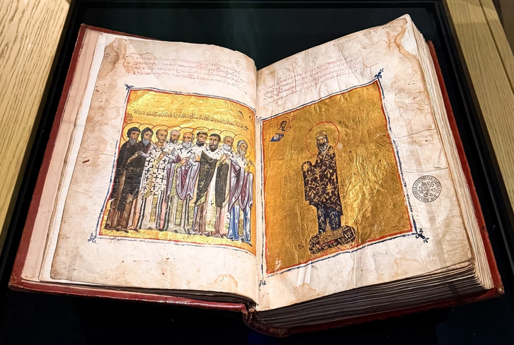 PappasPatristic's tweet photo. Vaticanus graecus 666 in the flesh! This manuscript of the Panoplia Dogmatica of Euthymios Zygabenos (a patristic 'arsenal') is famous for its stunning image of the Church Fathers. You can view the digitized image here: https://t.co/0DtHaQfvbJ https://t.co/n8QptTasbj