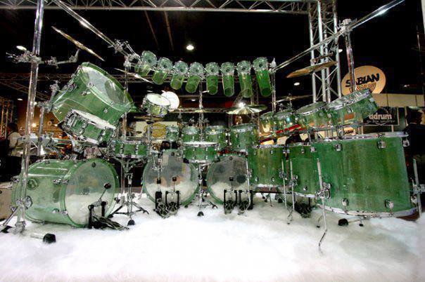 drumdial's tweet photo. #drumtuning #drums ?? ... For upward pitch bend tune the resonant head higher than the batter. See the video:  https://t.co/4vo3ZICHCA https://t.co/g13zuYmfB9