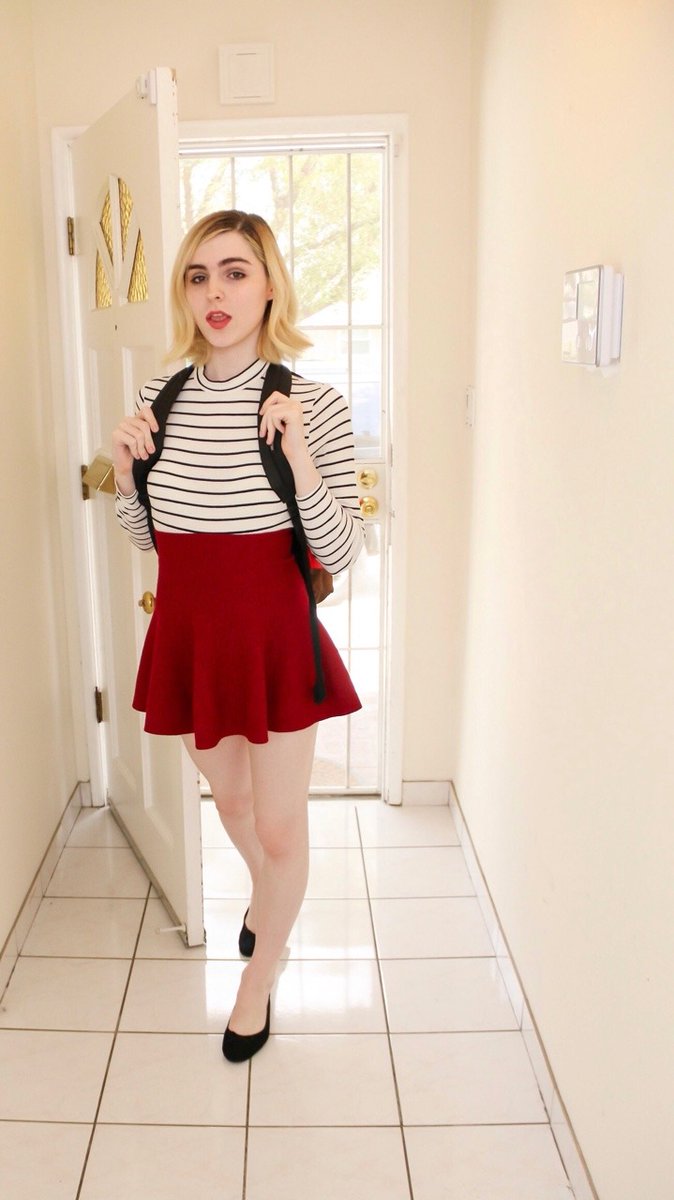 Ella Hollywood tweet media