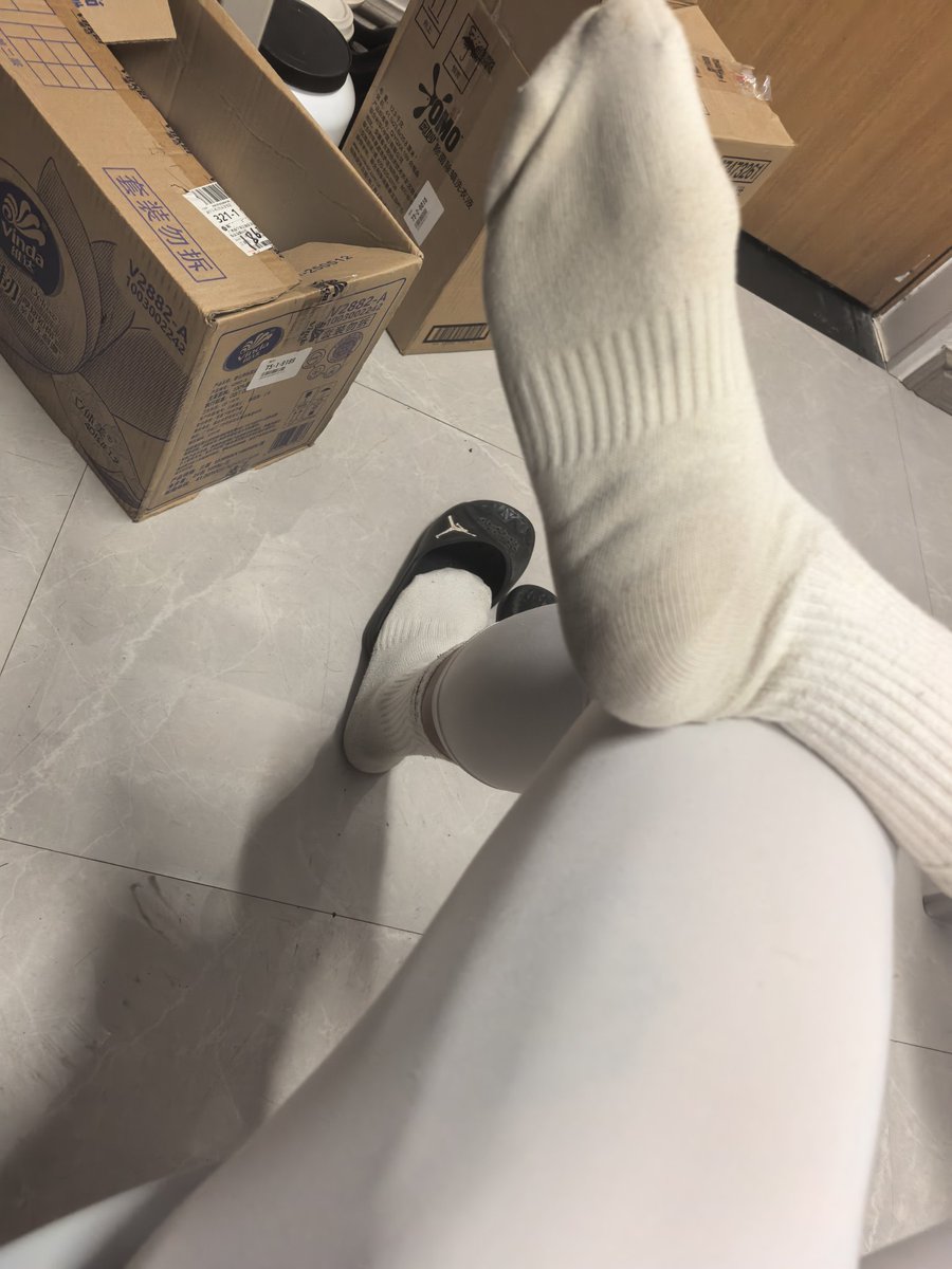 乌萨奇偷吃前女友骨灰被现任老公打 tweet media