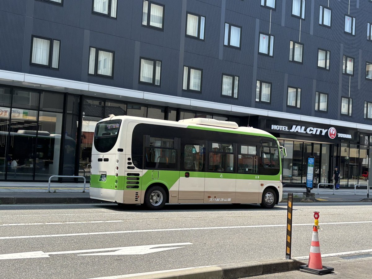 えあろくいーん tweet media