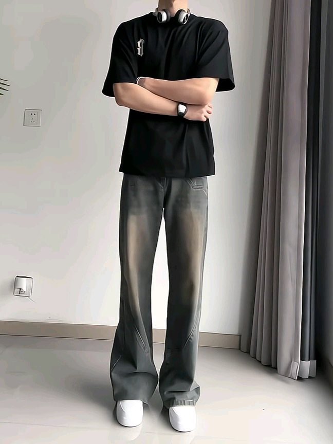 Makeivv's tweet photo. 朋友圈vs推特 https://t.co/prmJzdTC3d