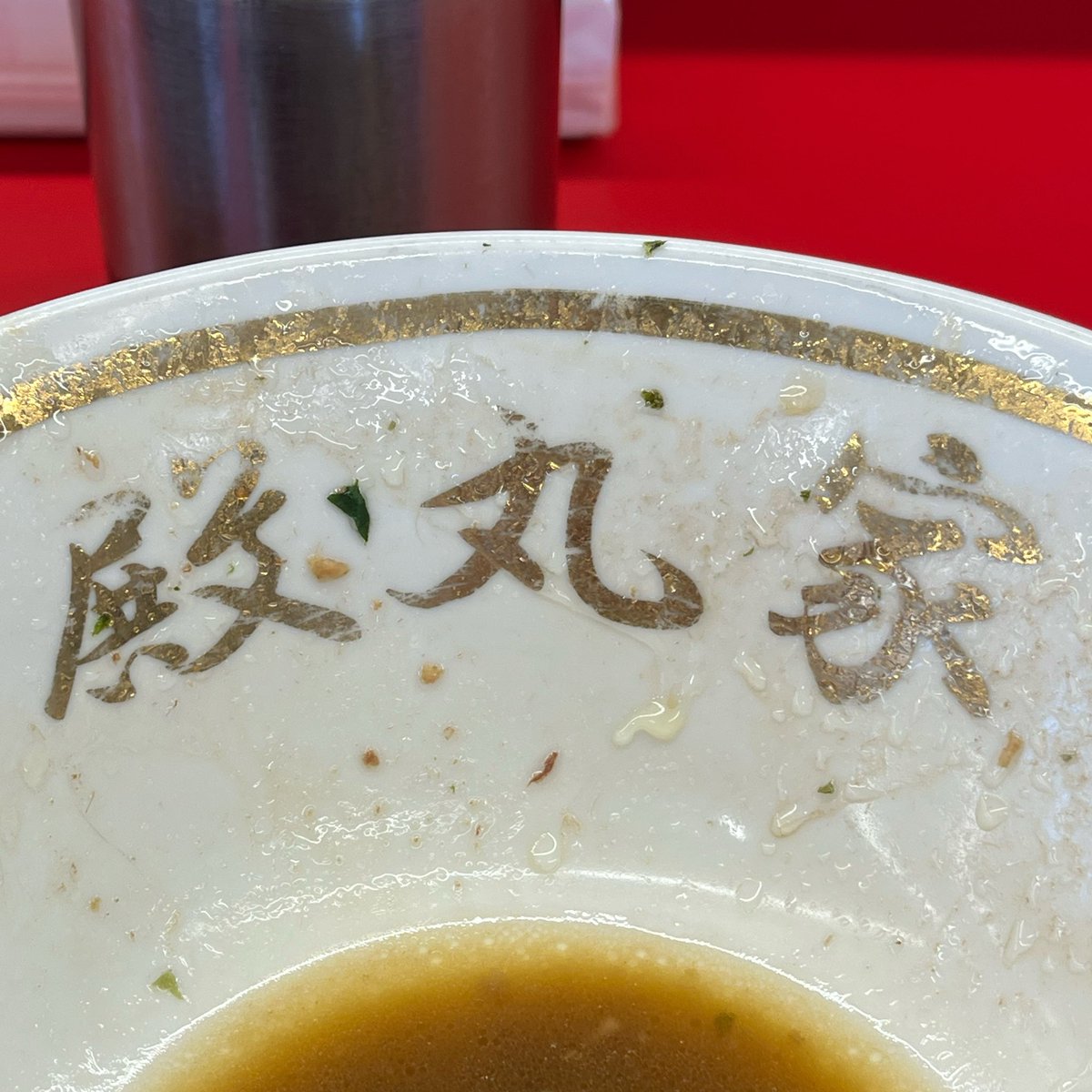do_ob0600's tweet photo. 🍜王道家直伝との丸家（伊勢崎）
との丸ラーメン焼豚増/半玉子まぶし

トノマリストキャンパー腹拵え伊勢参り🍜

スープばっちりガンギまり👏
王道家の強さにまろみを兼ねた大好きな殿丸家の味で大大大満足🙌
３種の焼豚も極ウマ👏

ごちそうさまでした😋

#家系ラーメン
#ログコレクション
#殿丸家 https://t.co/ySMqgm1kOt
