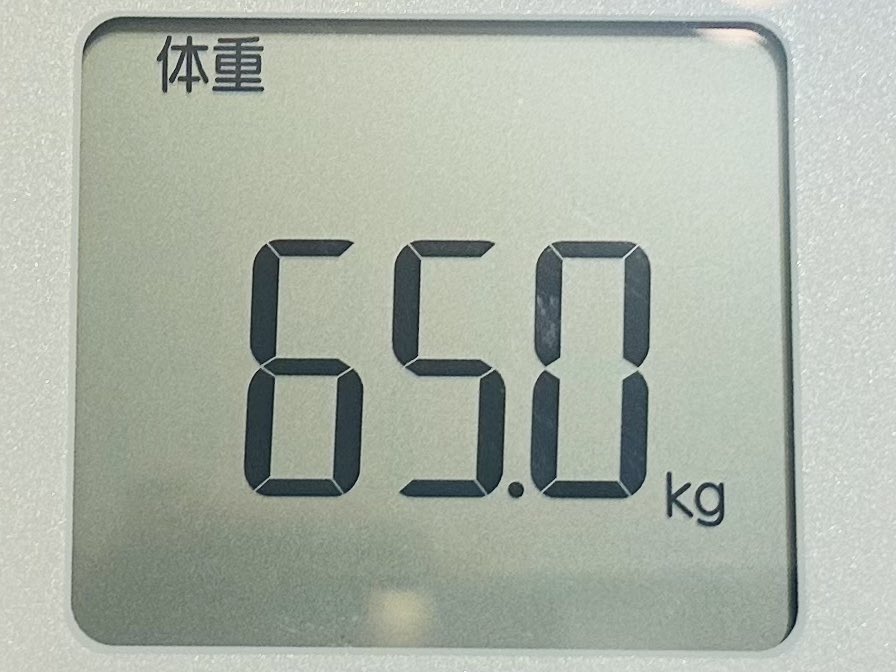 mst_901's tweet photo. 知らぬ間に蓄えていた余計なお肉5キロを2ヶ月かけて成敗してやった…！😭✨

しかし油断はまだ禁物。
この体重を1ヶ月ほど維持し、体に馴染ませて初めてダイエット成功と言えるのであります。 https://t.co/TWdqhx9B7O