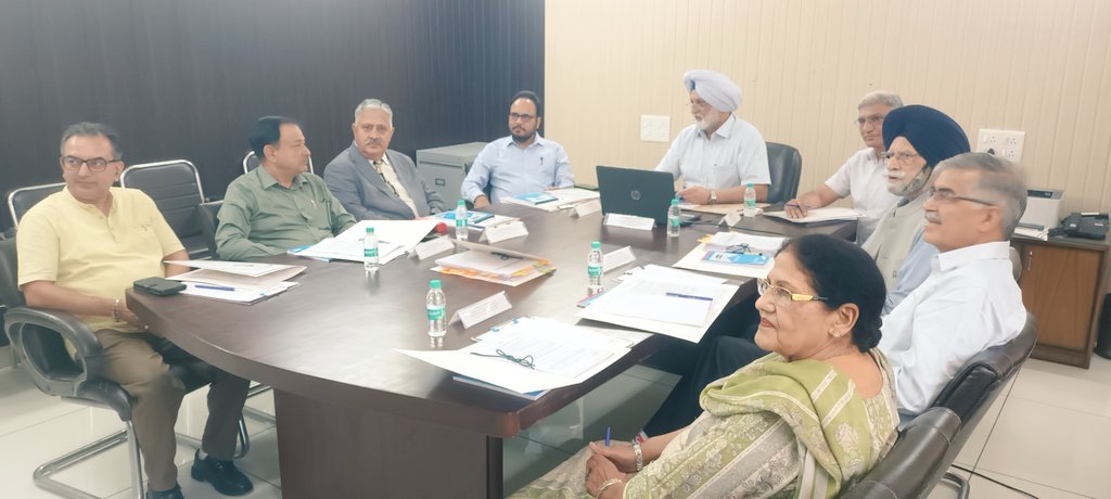 AimaashokAima's tweet photo. Attending Executive Council meeting of Sports University-Patiala https://t.co/r8ul5sWCvB