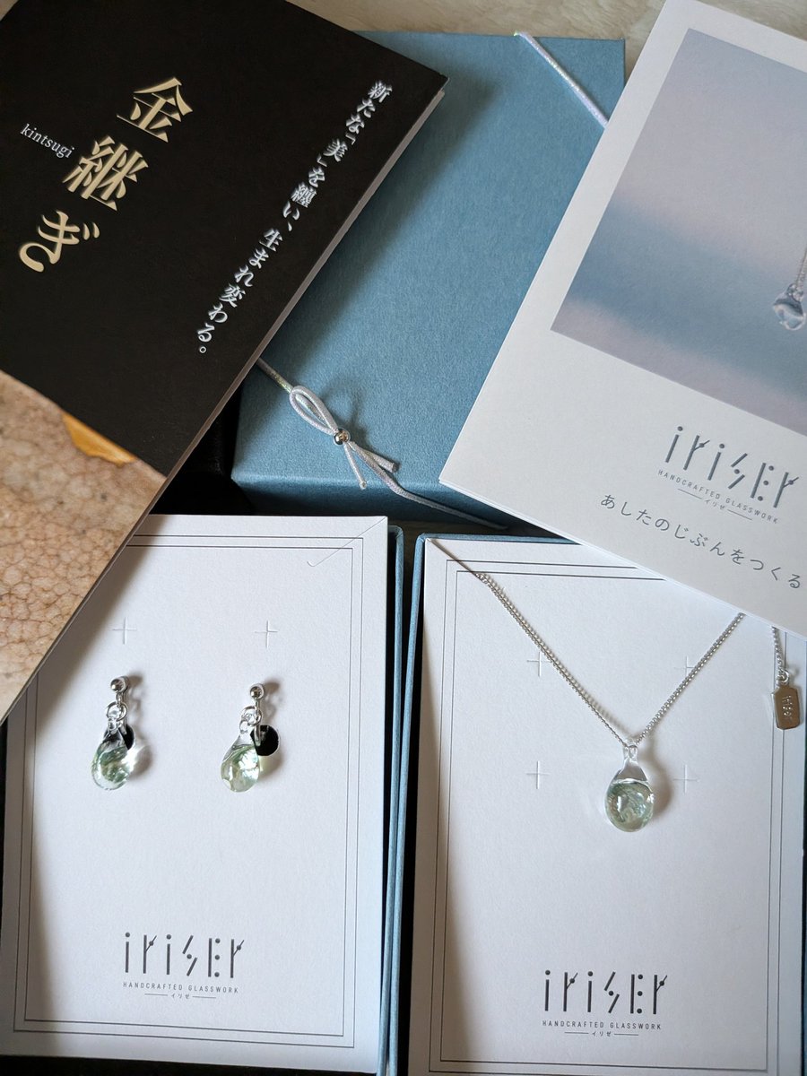 suzuna1956's tweet photo. 届きました❣️
前回は2人の娘用にネックレス、自分用にイヤリングでしたけど(^^)
今回はネックレスもイヤリングも自分用に、イヤリングは耳元で揺れて見た目も涼しげ♡嬉しいです💕
ありがとうございます❣️
#三陸翡翠あわび
#awase
#iriser
#松沢漆工房
#羽生結弦 https://t.co/RsSYtuXXSe