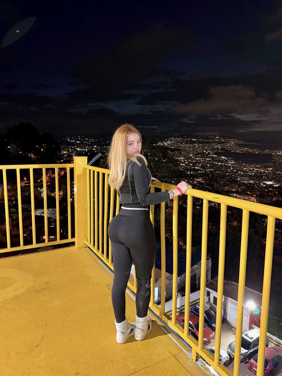 Sarah Sophia tweet media