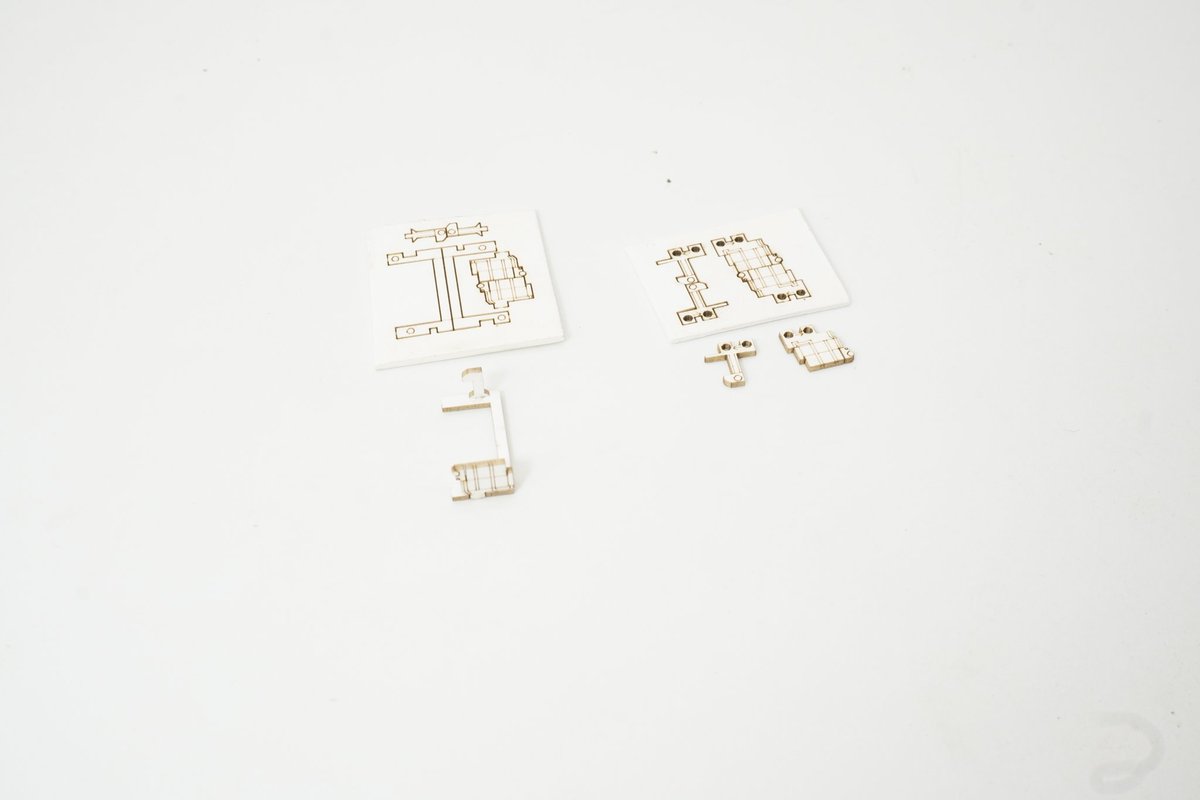 Kofumodel's tweet photo. 新製品のE233 窓塞ぎカット済みシールのご案内です。

製品は、窓枠の形にシールをカットしており貼るだけで、トイレ改造車両にすることができます。

KATO用、TOMIX用それぞれあり、どちらもペーパー製の簡単なトイレタンクも付属します。

みんな買ってね。 https://t.co/sU6rsgSKh6