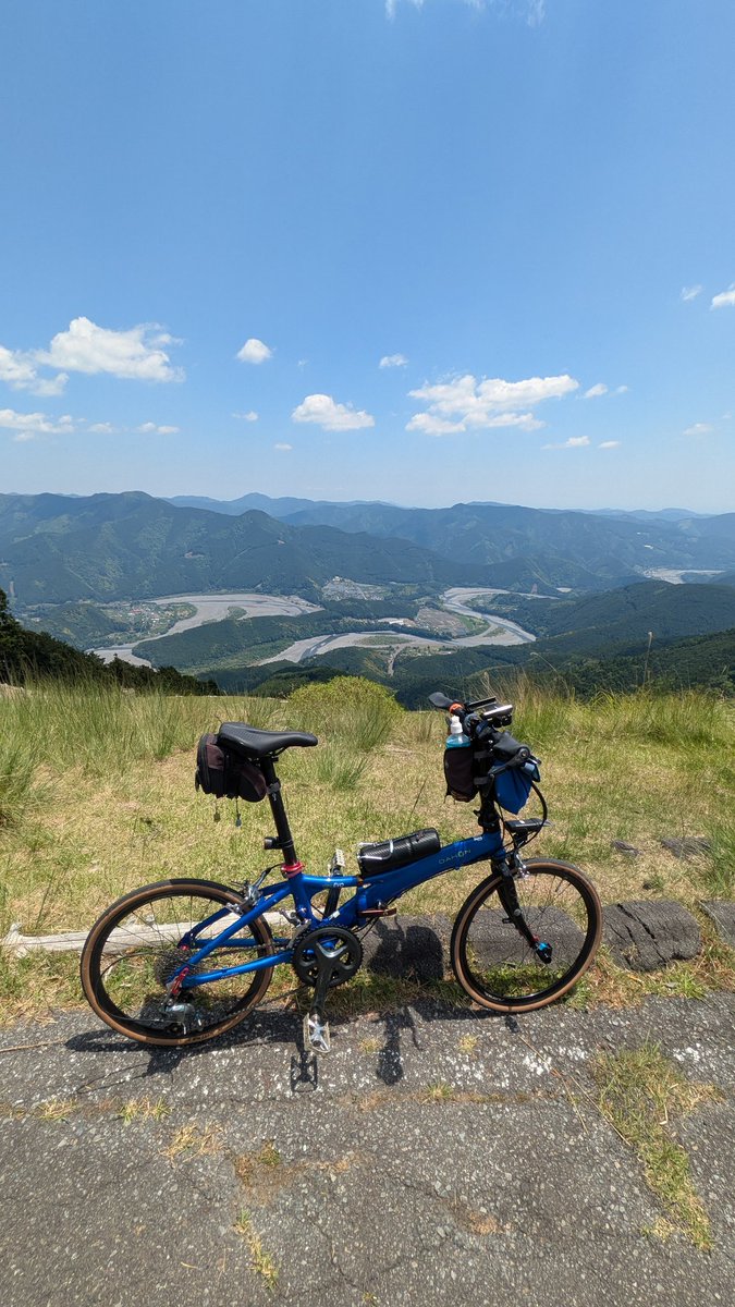 cdh_40's tweet photo. 目的地に到着
いやはや…絶景かな絶景かな
#おりたたぶ 
#七曲スカイパーク https://t.co/AHKrZAZwOO