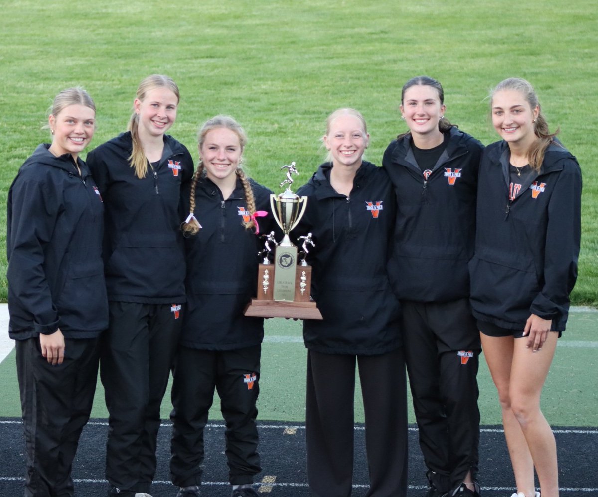 aklitten23's tweet photo. ๐โโ๏ธMAC CHAMPS๐โโ๏ธ What a way to top off Versailles High School sports with a ๐
DOUBLE MAC CHAMP๐
Both the girls and the boys are so much fun to watch! Up next Districts! Let's go!!!!! #runfast #lastvhsuniform #soproud #notdoneyet https://t.co/BYft4JLt4E