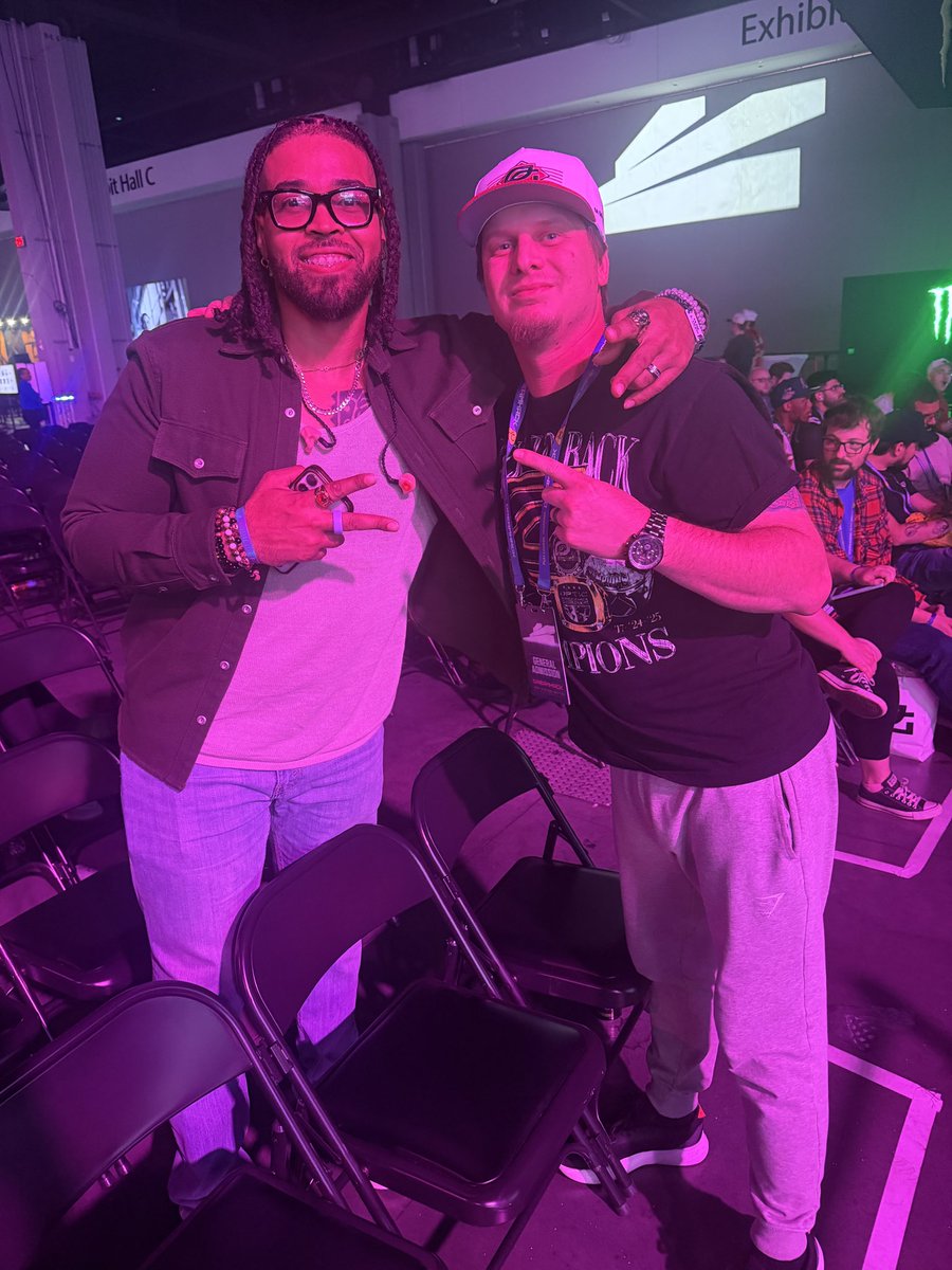 Carnage_POV's tweet photo. Thank you @Kuavo @GuyBlaze and @H3CZ for taking time out of your day to take pics with me. Y’all made my 30th birthday a great one. https://t.co/RxzQk59qV3